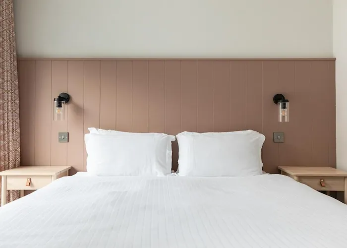 Tullagh At Houses, Pollan Bay *